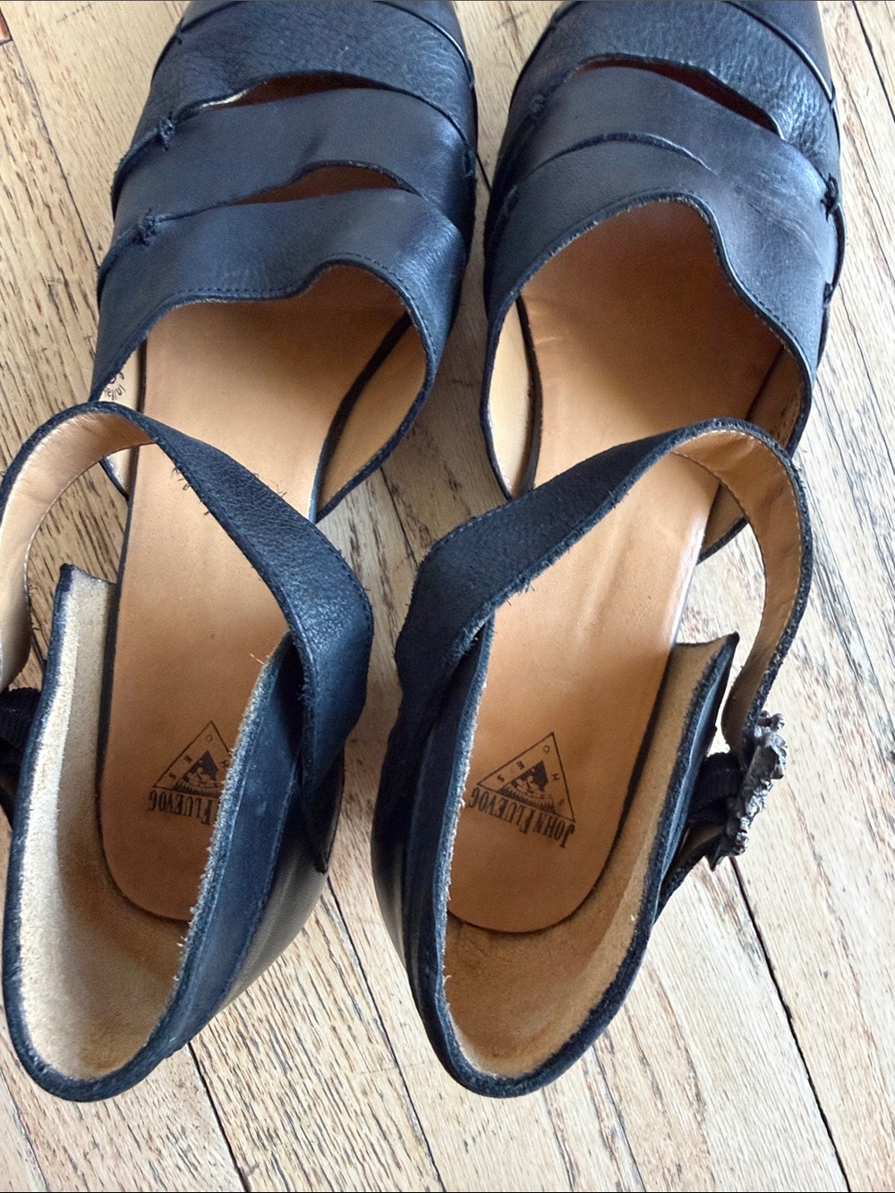 John Fluevog Shoes Art Deco Strap
Heels Sandal size 11 great condition - Picture 6 of 9